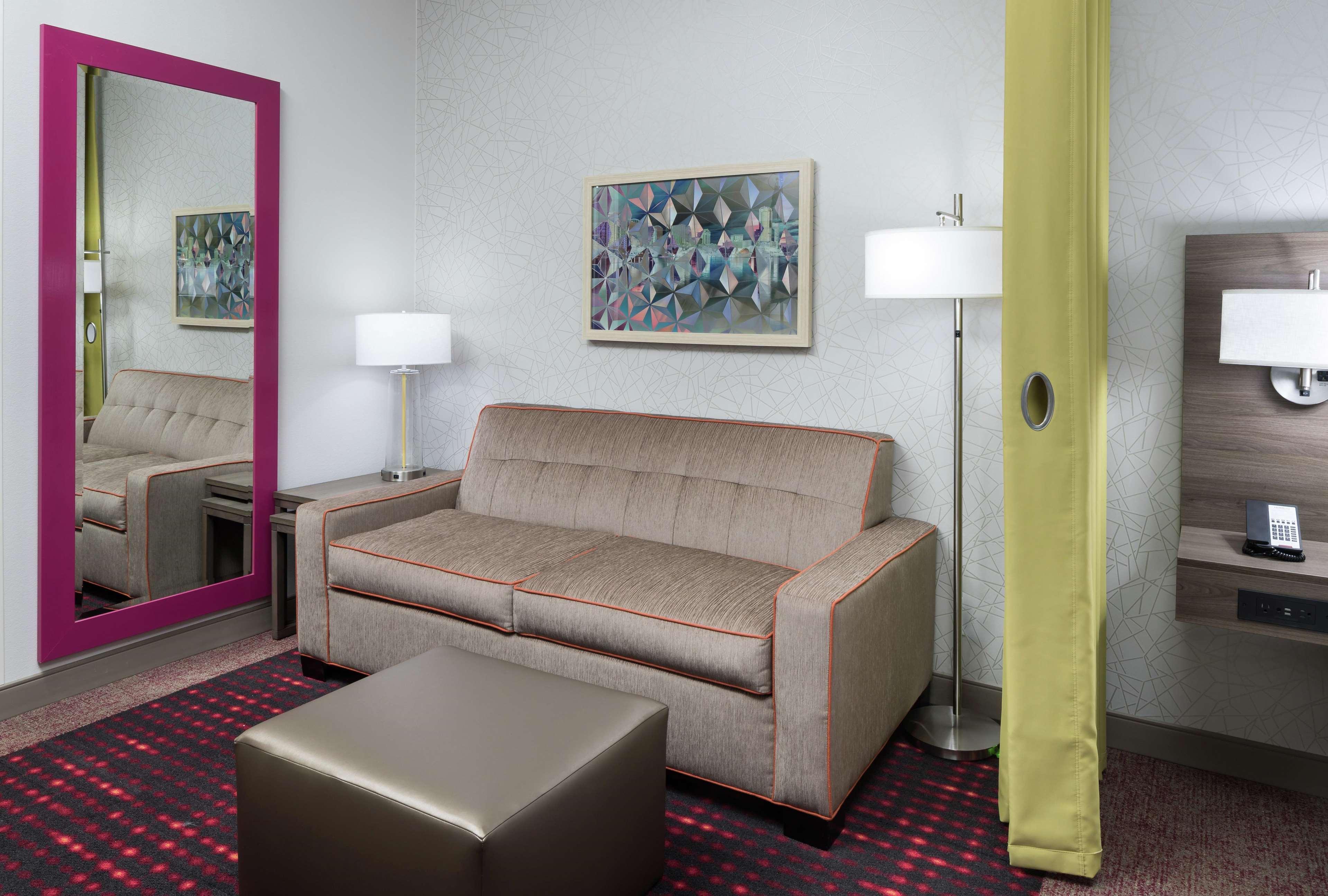 Hotel Home2 By Hilton Airport