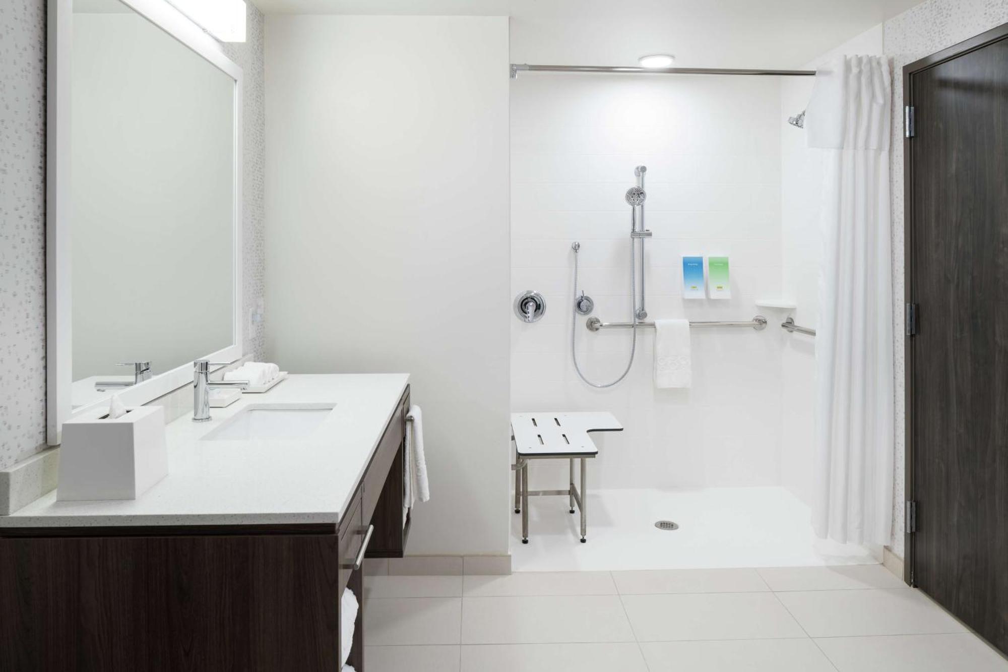 Home2 By Hilton Airport Hotel 3*
