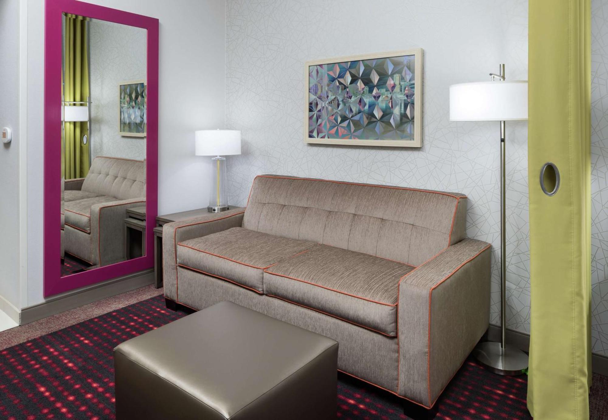 Home2 By Hilton Airport 3*