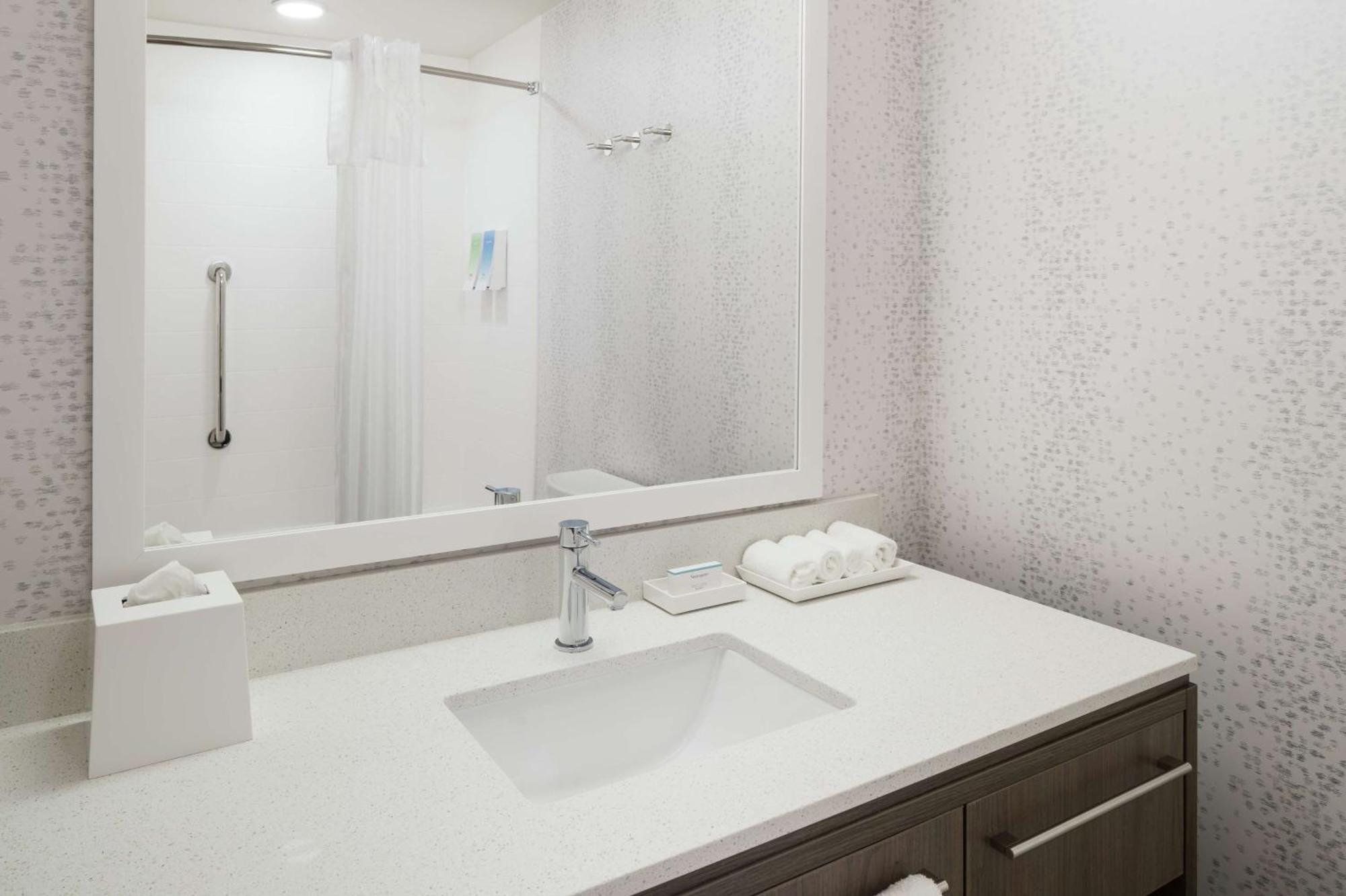 Home2 By Hilton Airport 3*